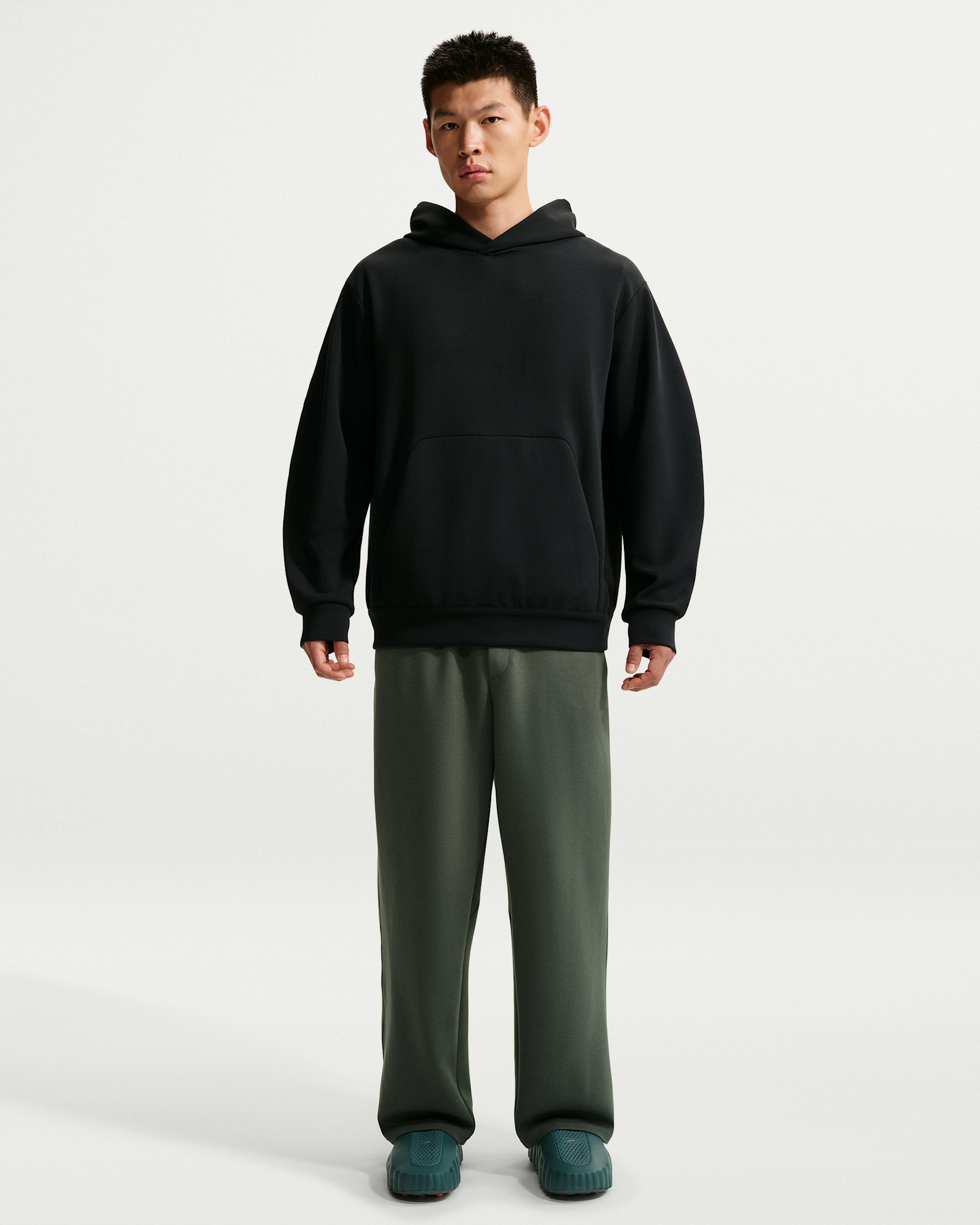Nike 24.7 ImpossiblySoft Men's Dri-FIT Straight-Leg Trousers. Nike SG